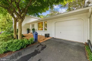 8527 Pappas Way, Annandale, VA 22003 - Photo 5
