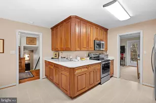 8527 Pappas Way, Annandale, VA 22003 - Photo 11
