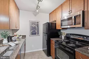 3178 Summit Square Dr, Oakton, VA 22124 - Photo 7