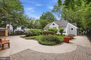 3178 Summit Square Dr, Oakton, VA 22124 - Photo 27