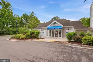 3178 Summit Square Dr, Oakton, VA 22124 - Photo 21