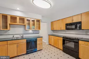 2917 Village Spring Ln, Vienna, VA 22181 - Photo 5