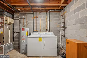 2917 Village Spring Ln, Vienna, VA 22181 - Photo 37