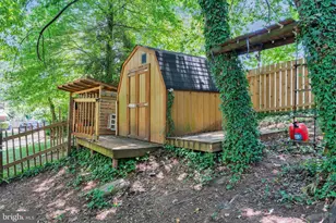 7500 Long Pine Dr, Springfield, VA 22151 - Photo 37
