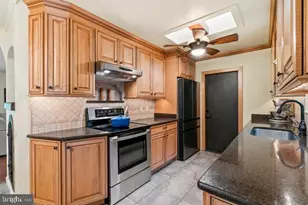 2605 Seskey Glen Ct, Herndon, VA 20171 - Photo 11