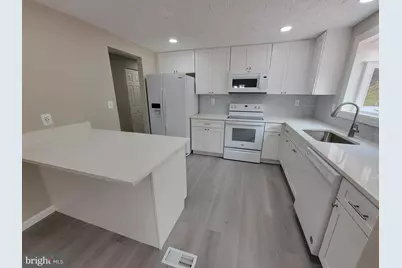7598 Springfield Hills Drive, Springfield, VA 22153 - Photo 7