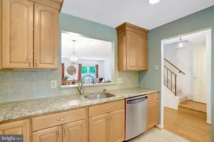 7868 Newport Glen Pass, Annandale, VA 22003 - Photo 9