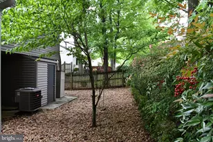 9011 Brook Ford Rd, Burke, VA 22015 - Photo 29