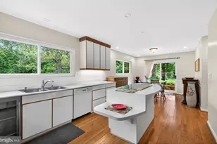 1003 Priory Pl, McLean, VA 22101 - Photo 7