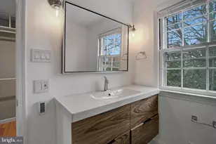 108 Oakmont Ct NE, Vienna, VA 22180 - Photo 15