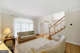 8104 Revatom Ct, Dunn Loring, VA 22027 - Photo 9