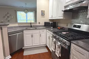 12885 Fair Briar Ln, Fairfax, VA 22033 - Photo 13