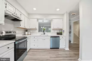 6845 Malton Ct, Centreville, VA 20121 - Photo 9
