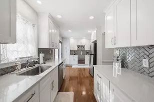8218 Doctor Craik Ct, Alexandria, VA 22306 - Photo 7