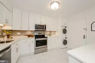 1800 Old Meadow Rd, McLean, VA 22102 - Photo 11