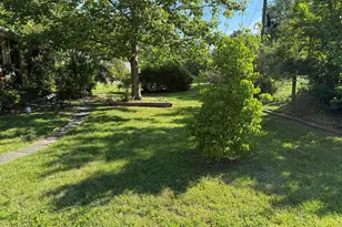 7028 Bradley Cir, Annandale, VA 22003 - Photo 17