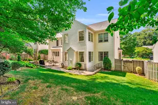 9515 Holly Prospect Ct, Burke, VA 22015 - Photo 5