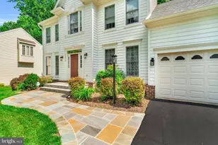 9515 Holly Prospect Ct, Burke, VA 22015 - Photo 3