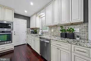 8324 The Midway, Annandale, VA 22003 - Photo 15