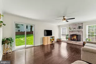 8019 Oak Bridge Ln, Fairfax Station, VA 22039 - Photo 5