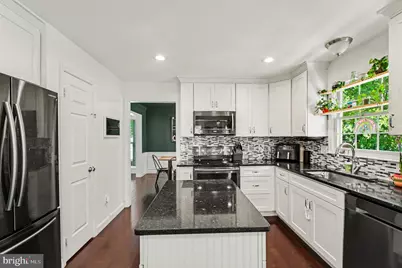 8019 Oak Bridge Lane, Fairfax Station, VA 22039 - Photo 9