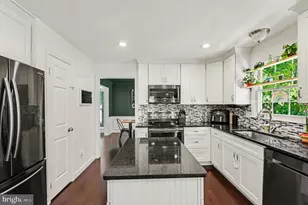 8019 Oak Bridge Ln, Fairfax Station, VA 22039 - Photo 9