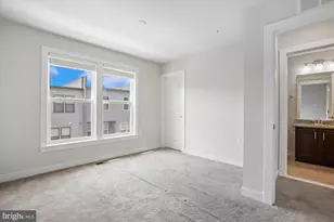 13340 Sherwood Park Ln, Herndon, VA 20171 - Photo 23