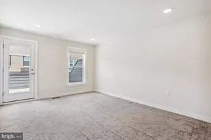 13340 Sherwood Park Ln, Herndon, VA 20171 - Photo 25