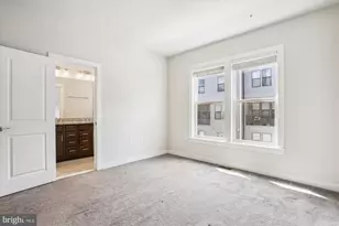 13340 Sherwood Park Ln, Herndon, VA 20171 - Photo 15