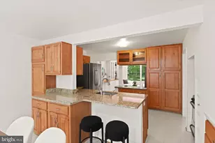 11609 Sourwood Ln, Reston, VA 20191 - Photo 27