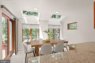 11609 Sourwood Ln, Reston, VA 20191 - Photo 5