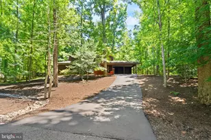 11609 Sourwood Ln, Reston, VA 20191 - Photo 9