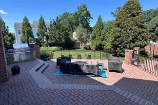 2006 Lord Fairfax Rd, Vienna, VA 22182 - Photo 3
