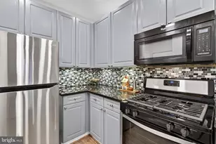 8181 Carnegie Hall Ct, Vienna, VA 22180 - Photo 3