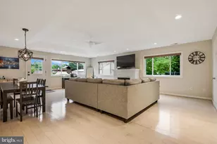 7011 Kenfig Pl, Falls Church, VA 22042 - Photo 9