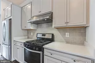 4484 Lateleaf Trl, Fairfax, VA 22030 - Photo 13