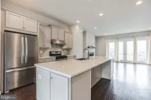 4484 Lateleaf Trl, Fairfax, VA 22030 - Photo 17