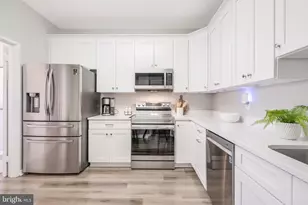 11564 Rolling Green Ct, Reston, VA 20191 - Photo 3