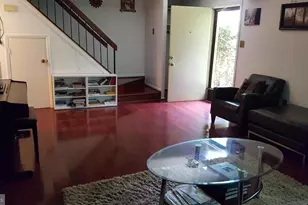 10699 Spring Oak Ct, Burke, VA 22015 - Photo 3