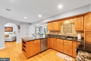 3125 Hannahs Pond Ln, Herndon, VA 20171 - Photo 9