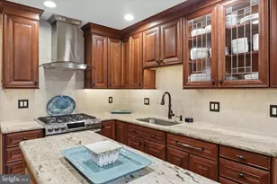 7257 McLean Commons Ln, McLean, VA 22101 - Photo 23