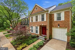 7257 McLean Commons Ln, McLean, VA 22101 - Photo 3