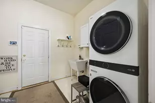 11693 Caris Glenne Dr, Herndon, VA 20170 - Photo 29