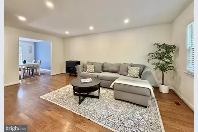 7024 Alicent Place, McLean, VA 22101 - Photo 3