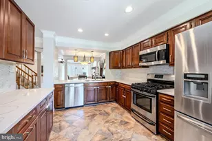 3907 Clares Ct, Fairfax, VA 22033 - Photo 7