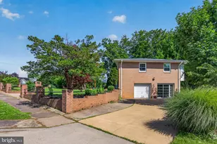 7108 Waldorf Ln, Falls Church, VA 22046 - Photo 9