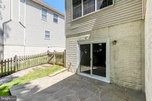 12221 Harbor Town Cir, Fairfax, VA 22033 - Photo 11