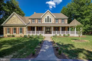 813 Blacks Hill Rd, Great Falls, VA 22066 - Photo 1