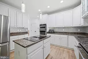 8727 Talbott Farm Dr, Alexandria, VA 22309 - Photo 9