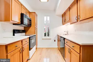 3783 Persimmon Cir, Fairfax, VA 22031 - Photo 5